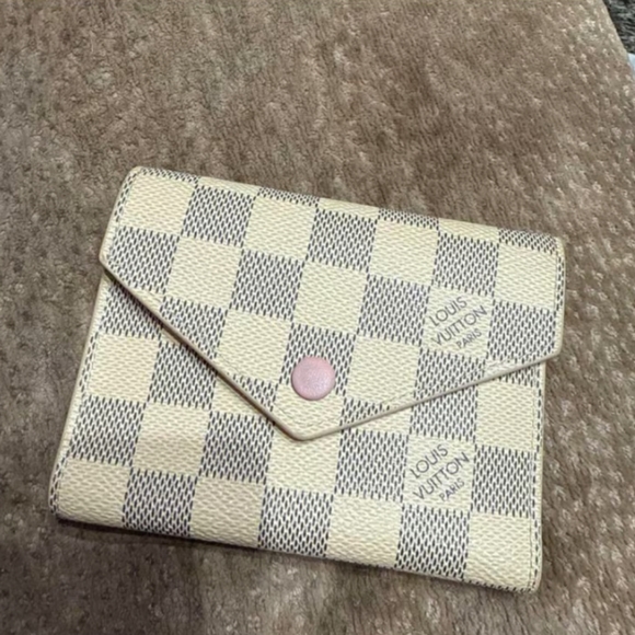 Louis Vuitton Victorine Wallet - Picture 1 of 4